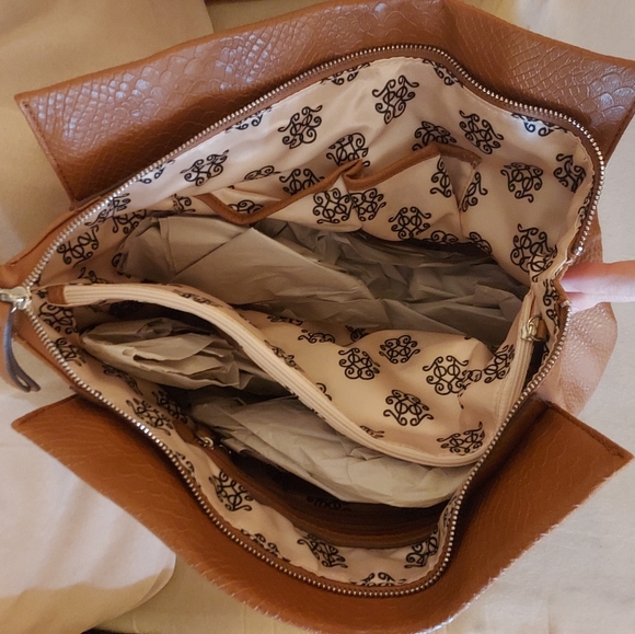 ‼️‼️SELLING OUT EVEYTHING PLEASE MAKE AN OFFER ON ANYTHING IN MY CLOSET.‼️‼️‼️ - Picture 5 of 6